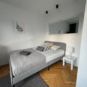 https://super-apart-elazna-83-85.warsawhotelspoland.com